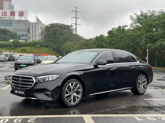 Mercedes-Benz E-Class — Фото автомобиля 3