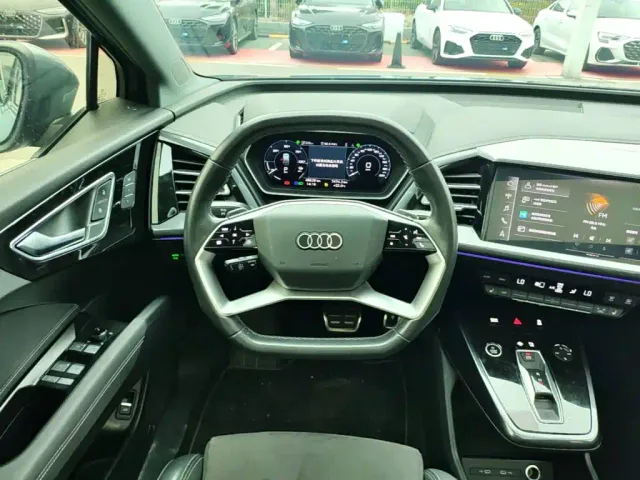 Audi Q4 e-tron — Фото автомобиля 10