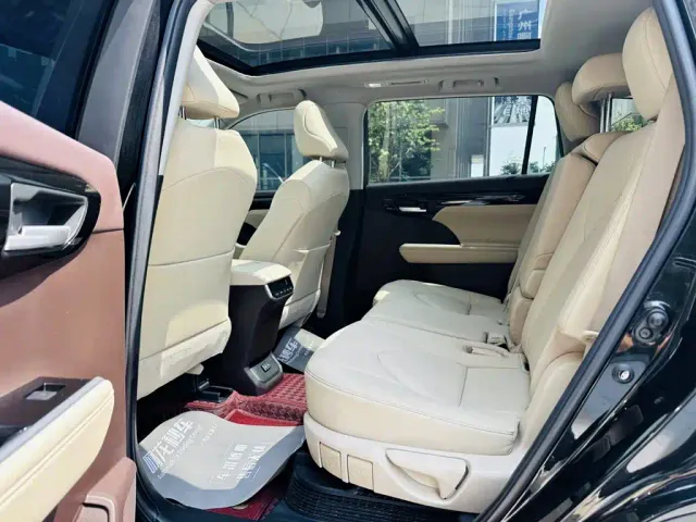 Toyota Highlander — Фото автомобиля 12