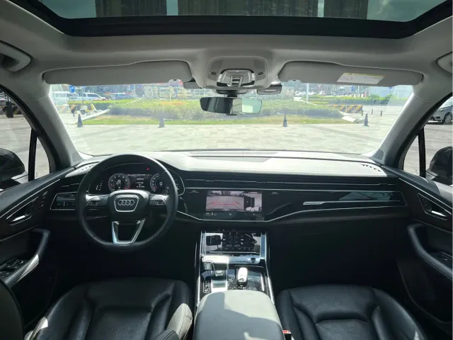 Audi Q7 — Фото автомобиля 9