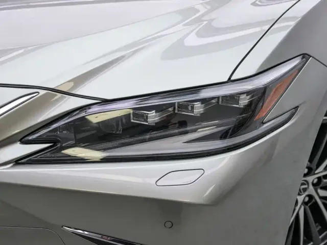 Lexus ES — Фото автомобиля 2