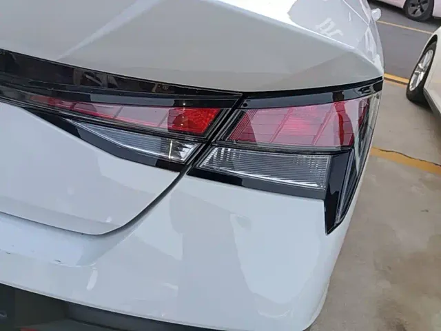 Hyundai Elantra — Фото автомобиля 7