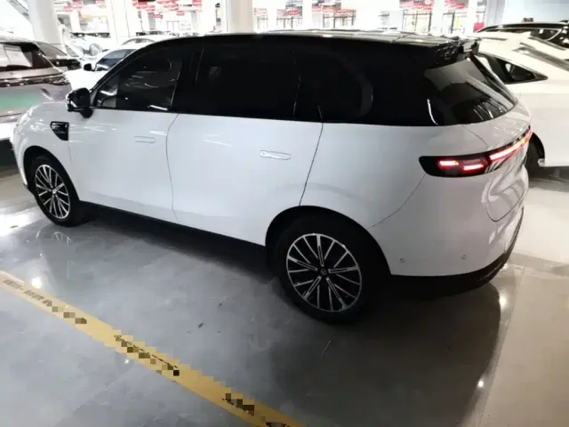 Leapmotor B10 — Фото автомобиля 4