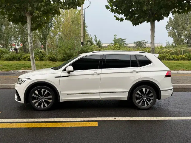 Volkswagen Tiguan L — Фото автомобиля 3