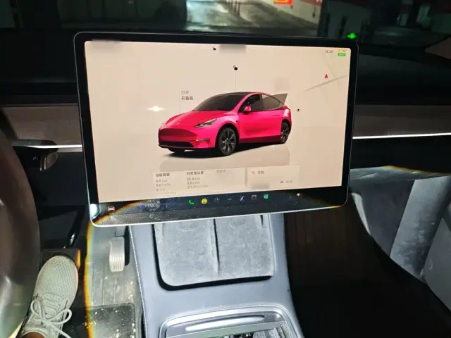 Tesla Model Y — Фото автомобиля 5