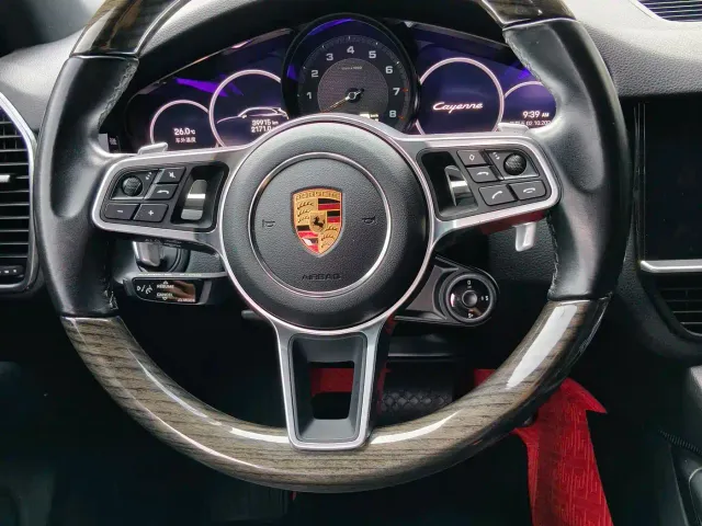 Porsche Cayenne — Фото автомобиля 12