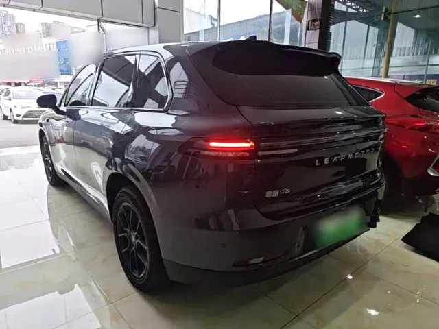 Leapmotor C10 — Фото автомобиля 22