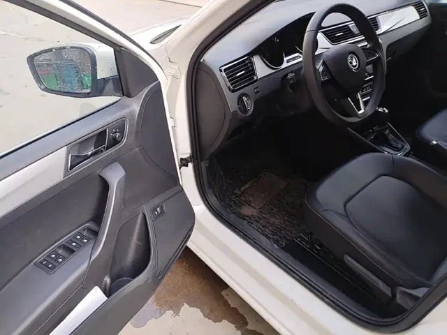 Skoda Rapid — Фото автомобиля 15