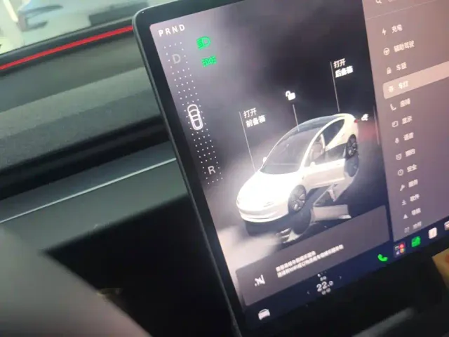 Tesla Model 3 — Фото автомобиля 13