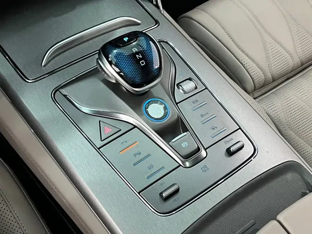 BYD Tang — Фото автомобиля 22