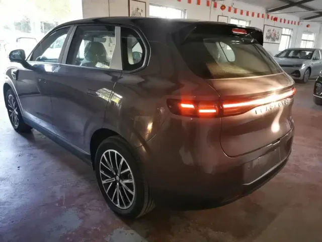 Leapmotor B10 — Фото автомобиля 4