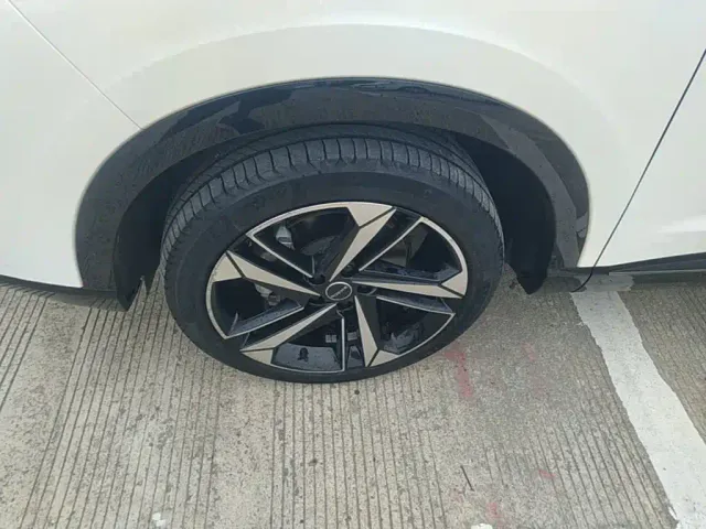 Roewe RX5 Max — Фото автомобиля 22