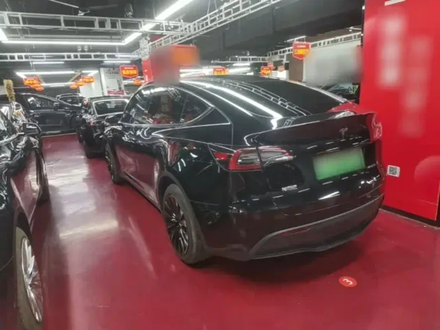 Tesla Model Y — Фото автомобиля 4