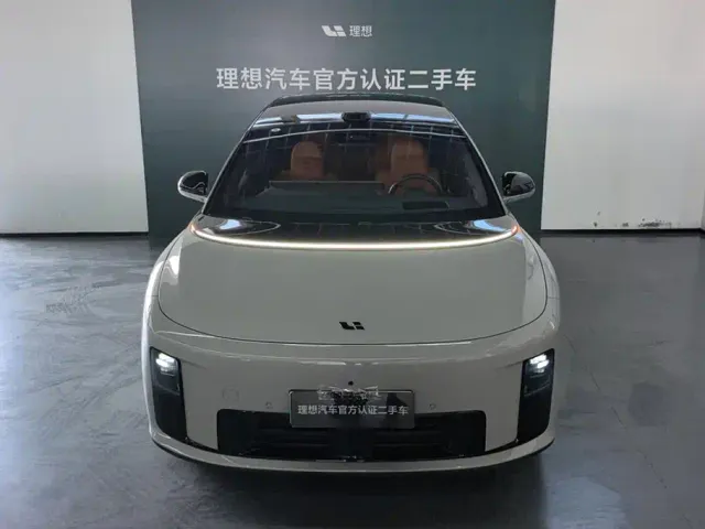 Li Auto i8 — Фото автомобиля 2