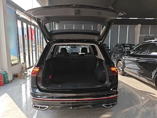 Volkswagen Tiguan L — Фото автомобиля 18