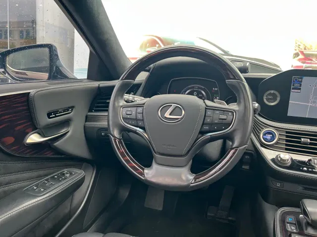Lexus LS — Фото автомобиля 9