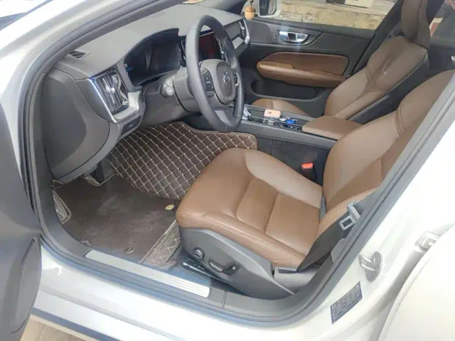 Volvo S60 — Фото автомобиля 9