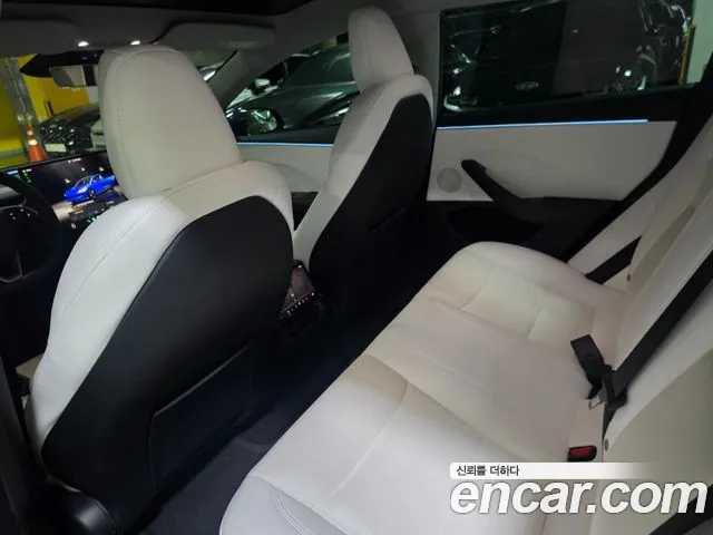 Tesla Model 3 — Фото автомобиля 12