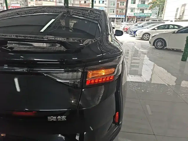 Dongfeng Yixuan — Фото автомобиля 7