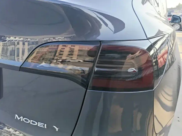 Tesla Model Y — Фото автомобиля 7
