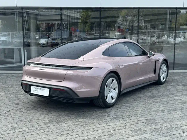 Porsche Taycan — Фото автомобиля 3
