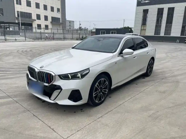 Фотография автомобиля — BMW 5 Series