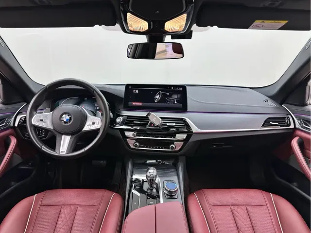 BMW 5 Series — Фото автомобиля 17
