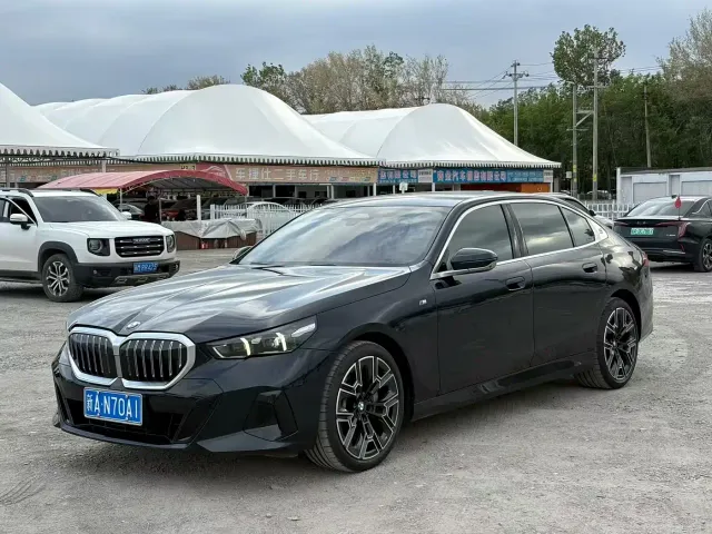 BMW 5 Series — Фото автомобиля 3