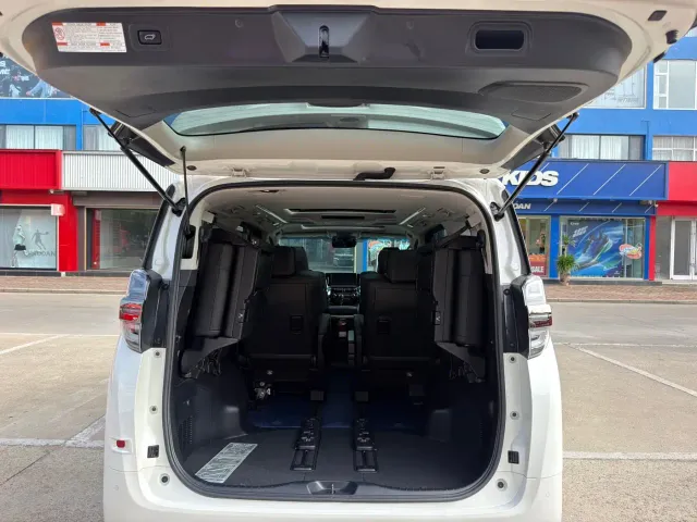 Toyota Vellfire — Фото автомобиля 16