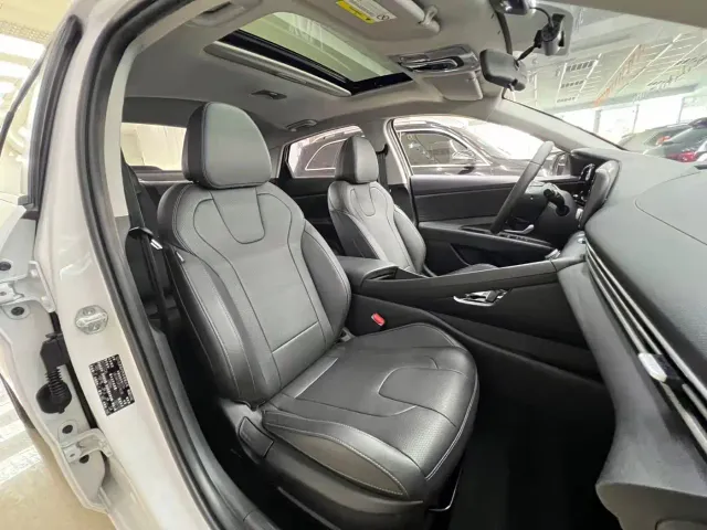 Hyundai Elantra — Фото автомобиля 22
