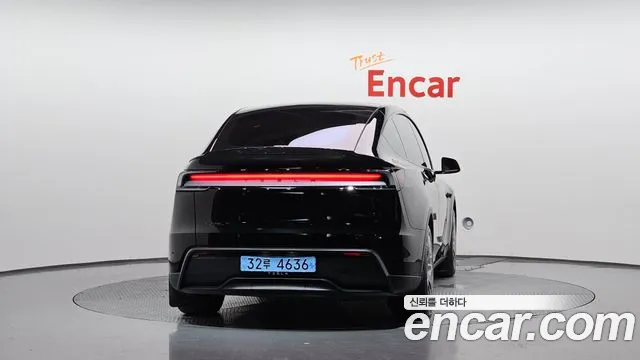 Tesla Model Y — Фото автомобиля 3