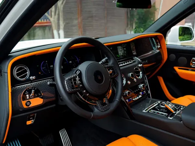 Rolls-Royce Cullinan — Фото автомобиля 12