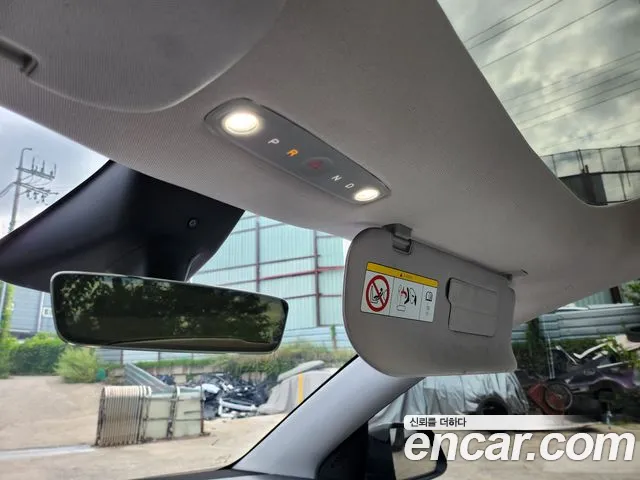 Tesla Model Y — Фото автомобиля 16