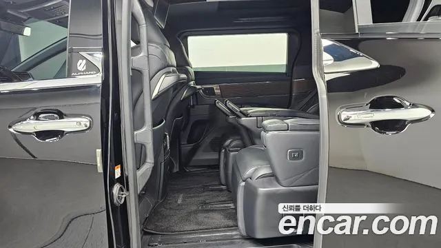 Toyota Alphard — Фото автомобиля 12