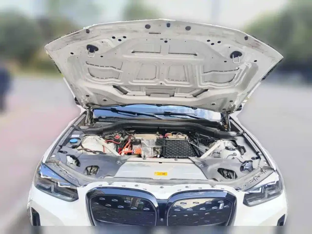 BMW iX3 — Фото автомобиля 3
