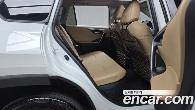 Toyota RAV4 — Фото автомобиля 11