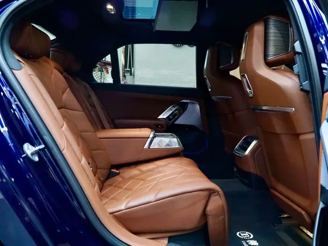 BMW 7 Series — Фото автомобиля 6
