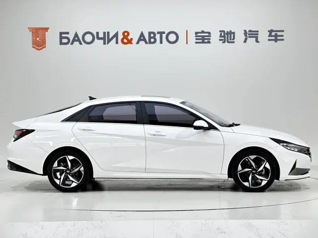 Hyundai Elantra — Фото автомобиля 5