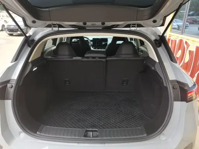 Lynk & Co Lynk & Co 06 EM-P 2023 EM-P 56 Standard Range Pro — Фото автомобиля 18