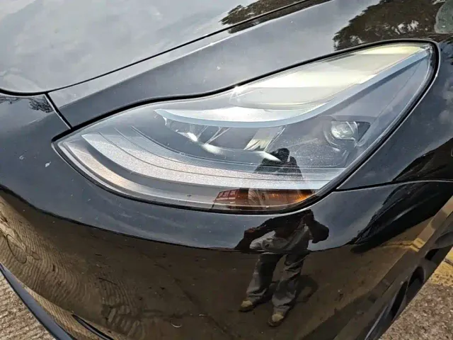 Tesla Model Y — Фото автомобиля 23