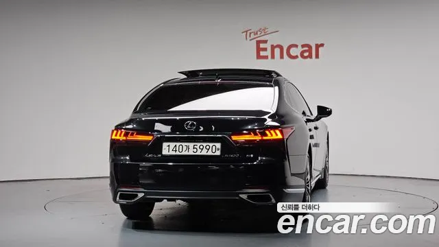 Lexus LS — Фото автомобиля 3
