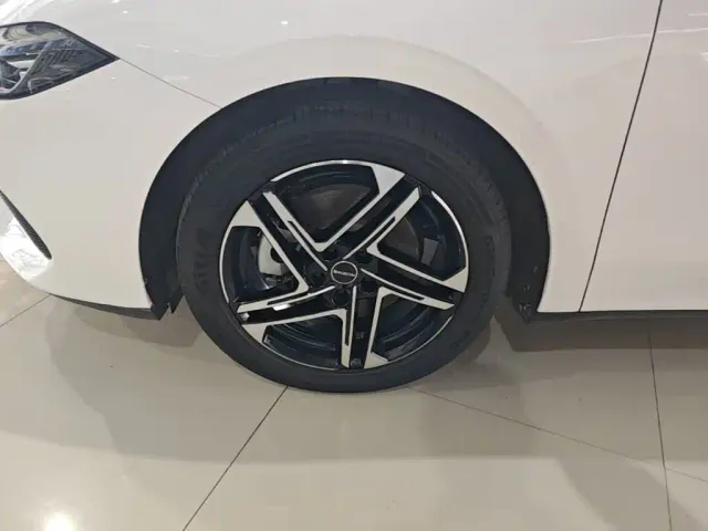 Roewe D7 — Фото автомобиля 22