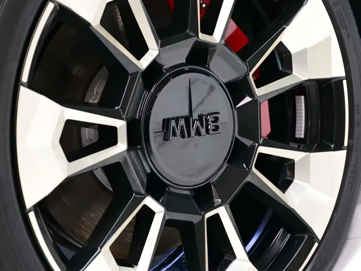 BMW BMW XM 2023 Model Base — Фото автомобиля 9