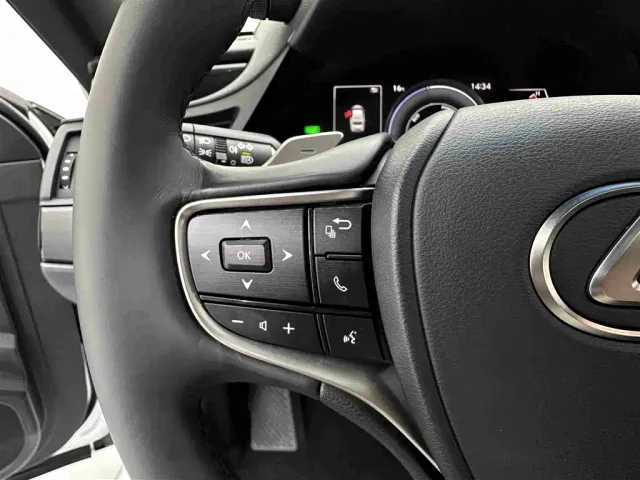 Lexus ES — Фото автомобиля 23