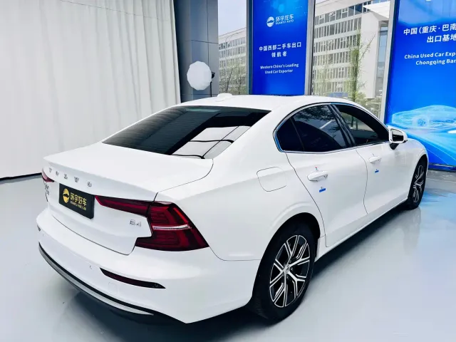 Volvo S60 — Фото автомобиля 7