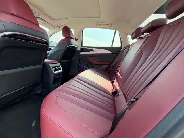 Hongqi H5 — Фото автомобиля 8