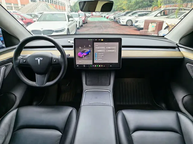 Tesla Model Y — Фото автомобиля 8
