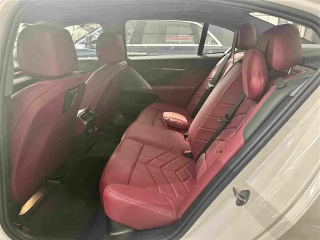 BMW 5 Series — Фото автомобиля 13