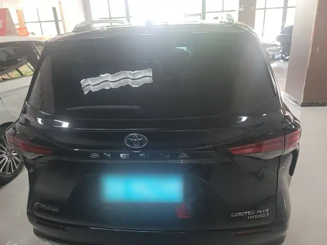 Toyota Sienna — Фото автомобиля 5