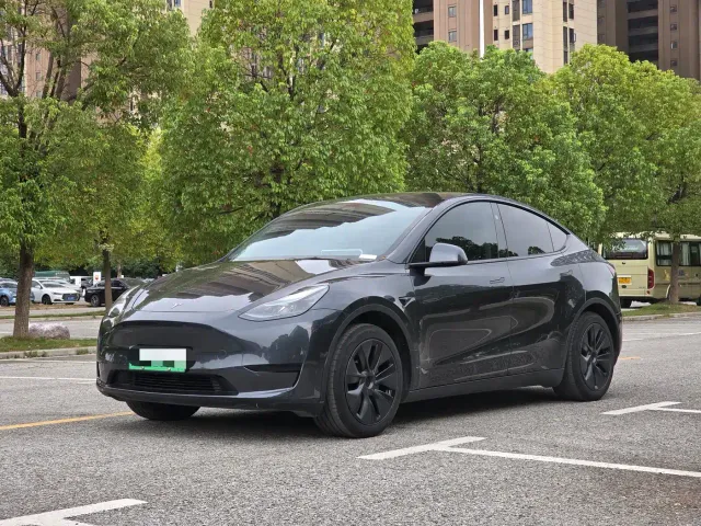 Фотография автомобиля — Tesla Model Y